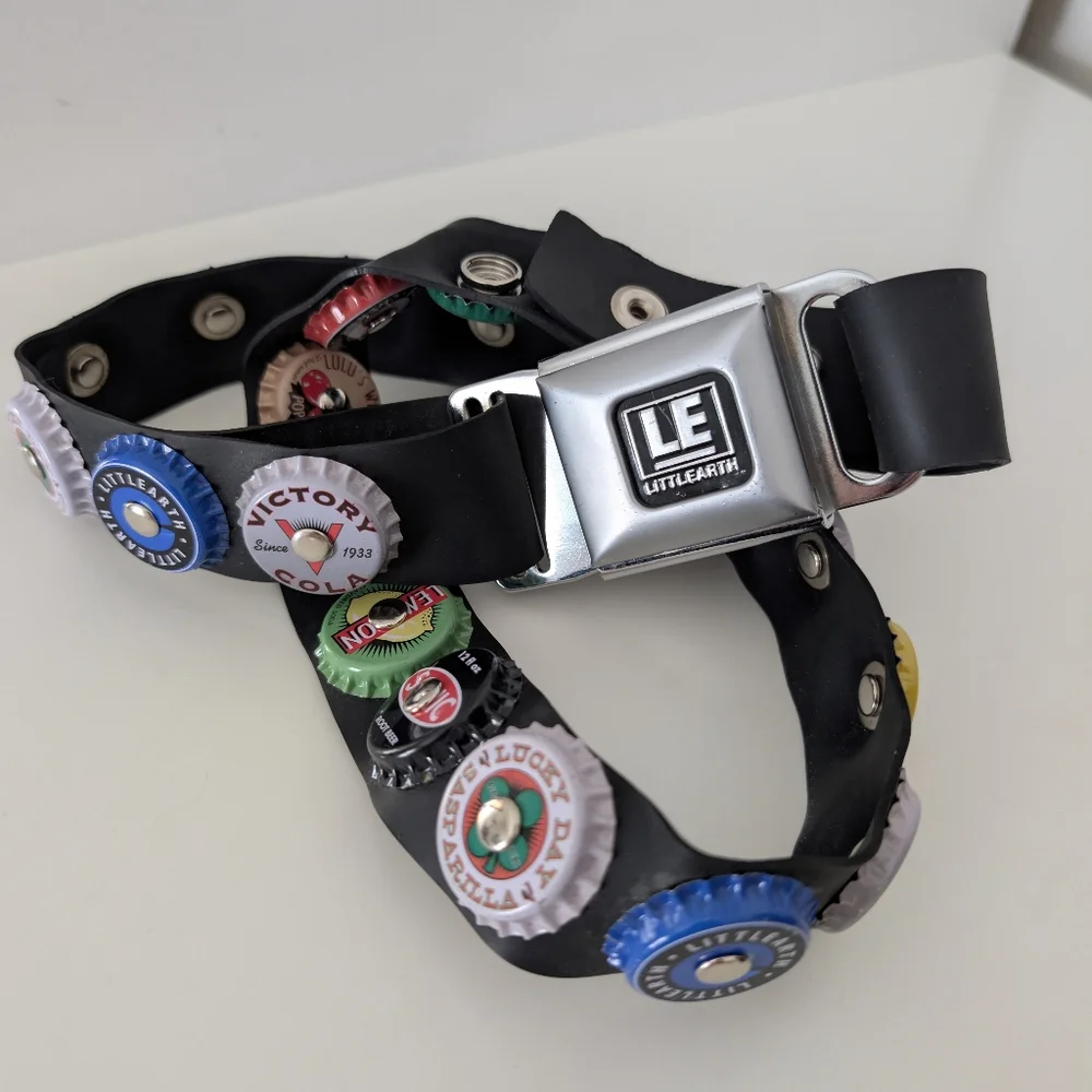 Littlearth Bottle Cap Belt - Picture 2 of 6